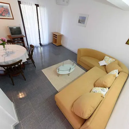 12 Apartman *