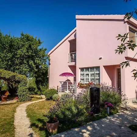 Apartman 12 *
