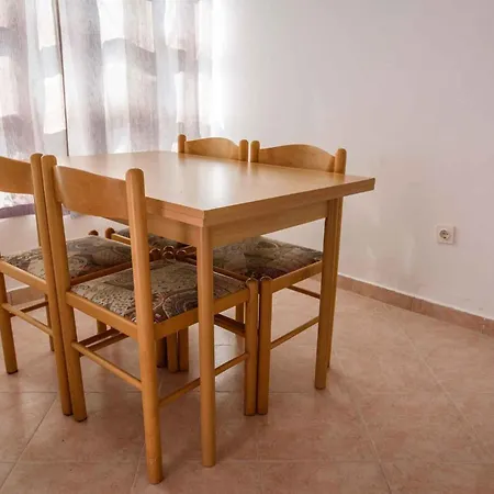 Apartman 12 *