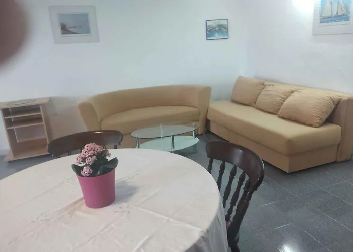 Apartman 12 *